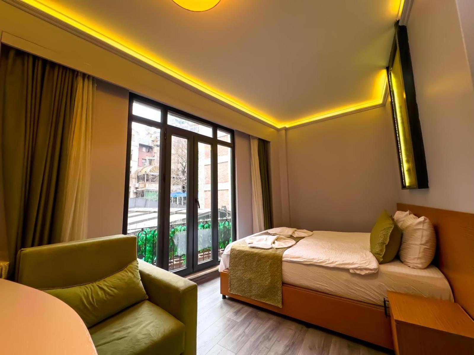 Aparthotel House 1 *