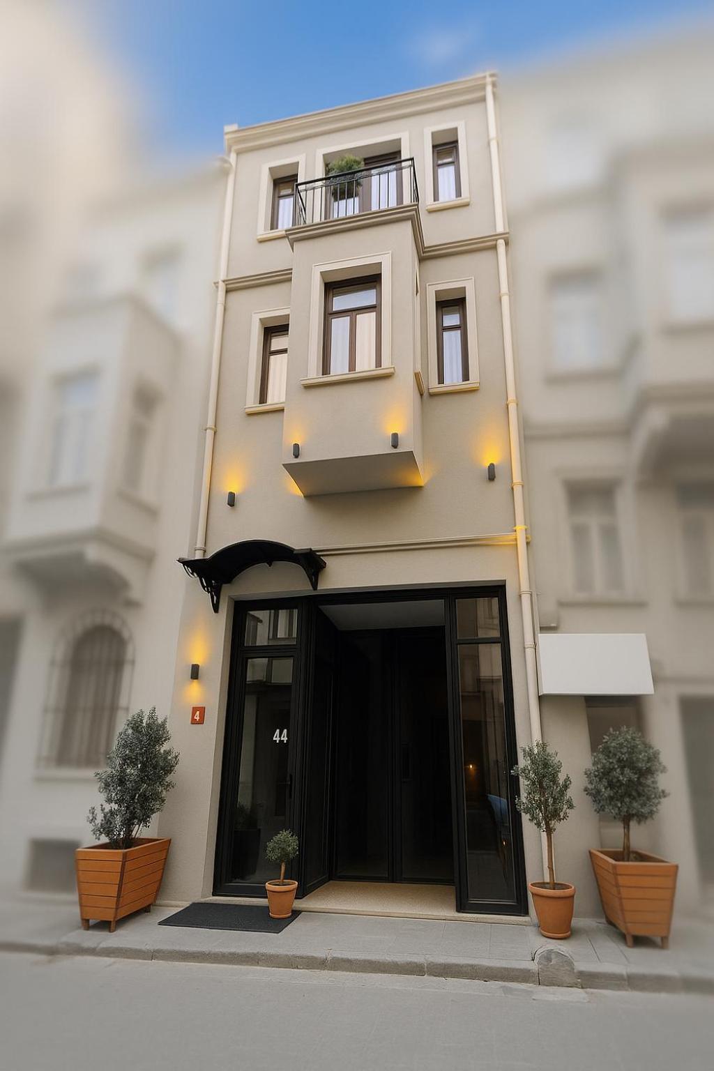 Greenpoint Hotel *