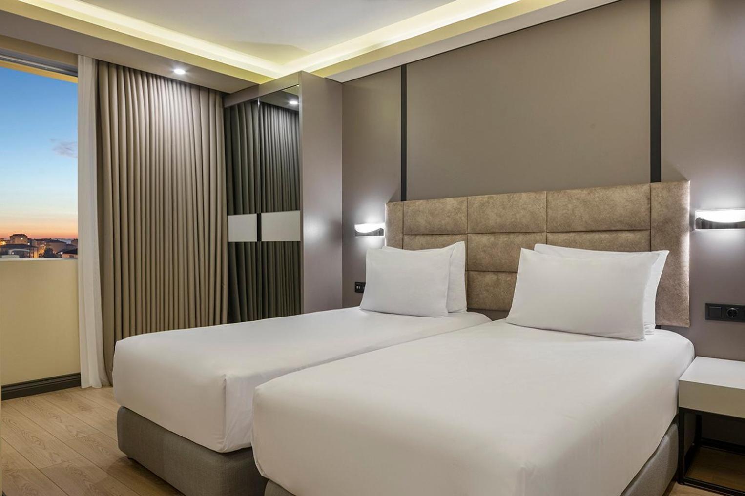 Garner - Airport Arnavutkoy Resort İstanbul
