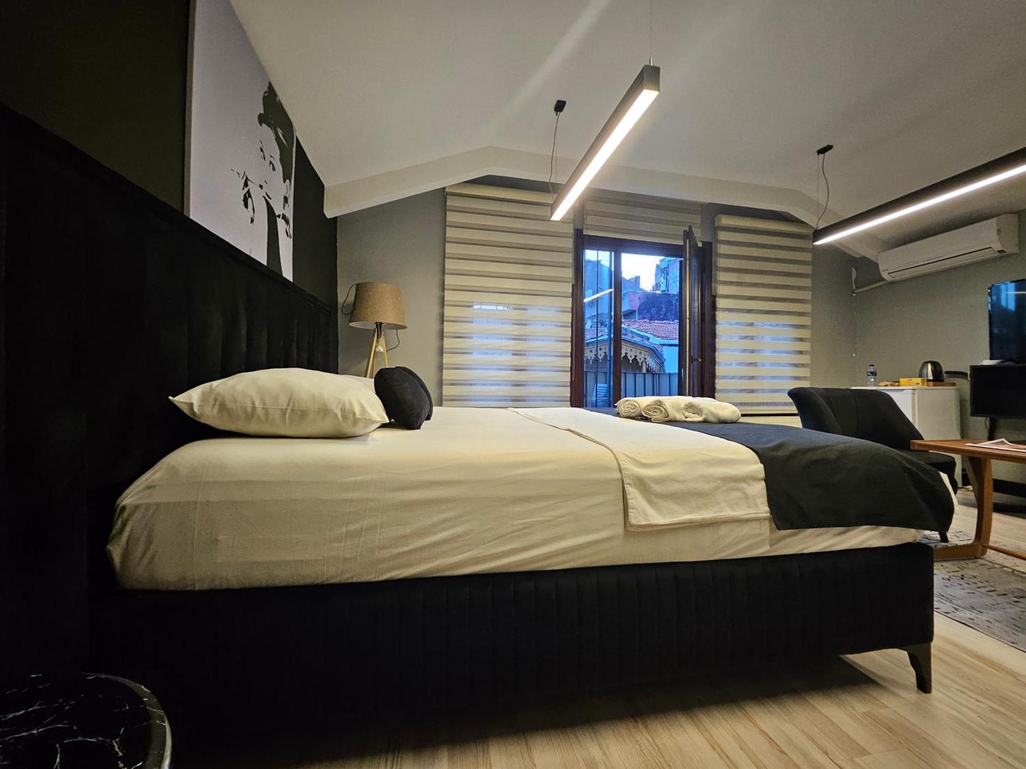 Jirhouse Sarikoesk Love hotel