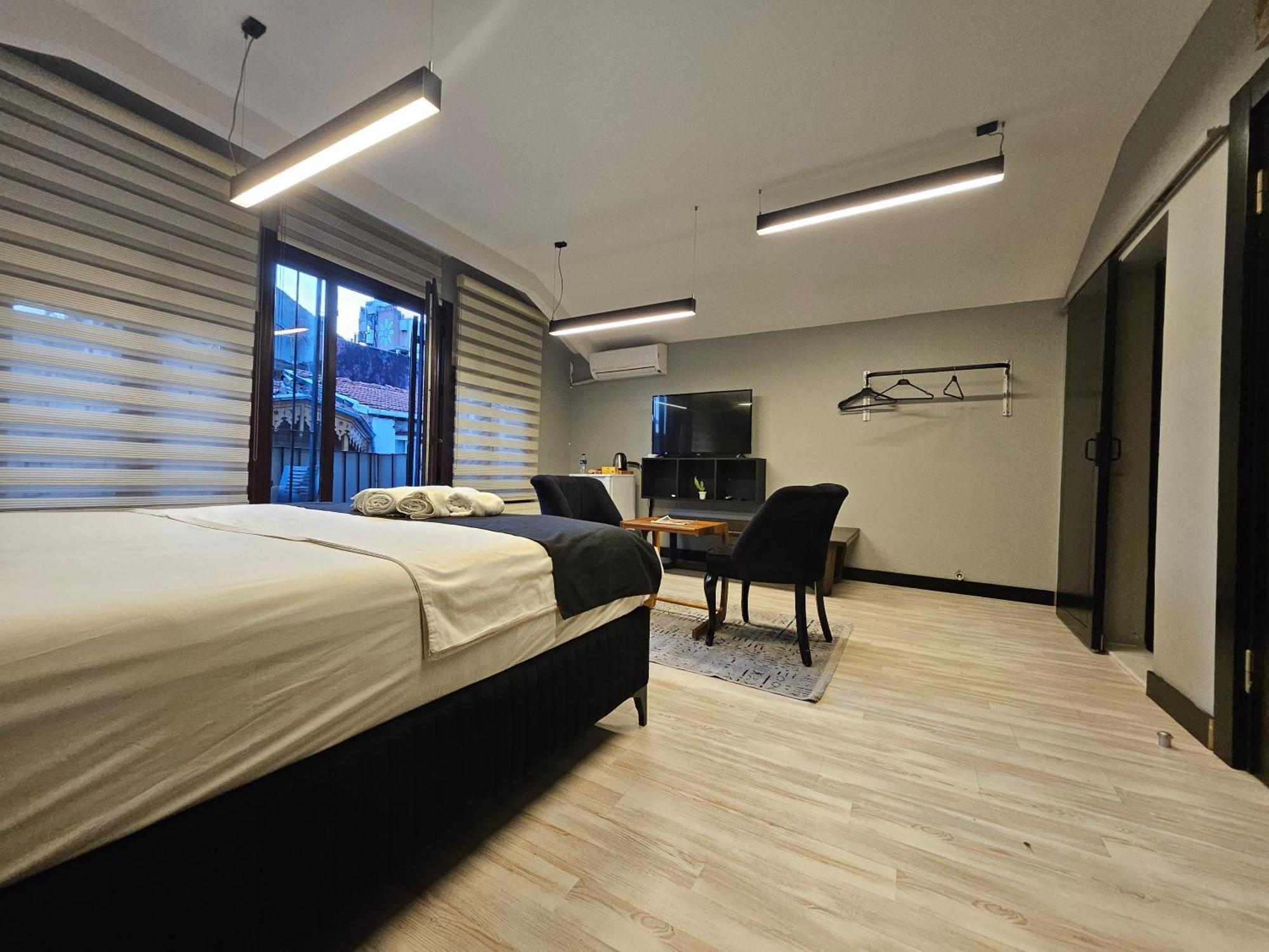 Jirhouse Sarikoesk Love hotel Istanbul