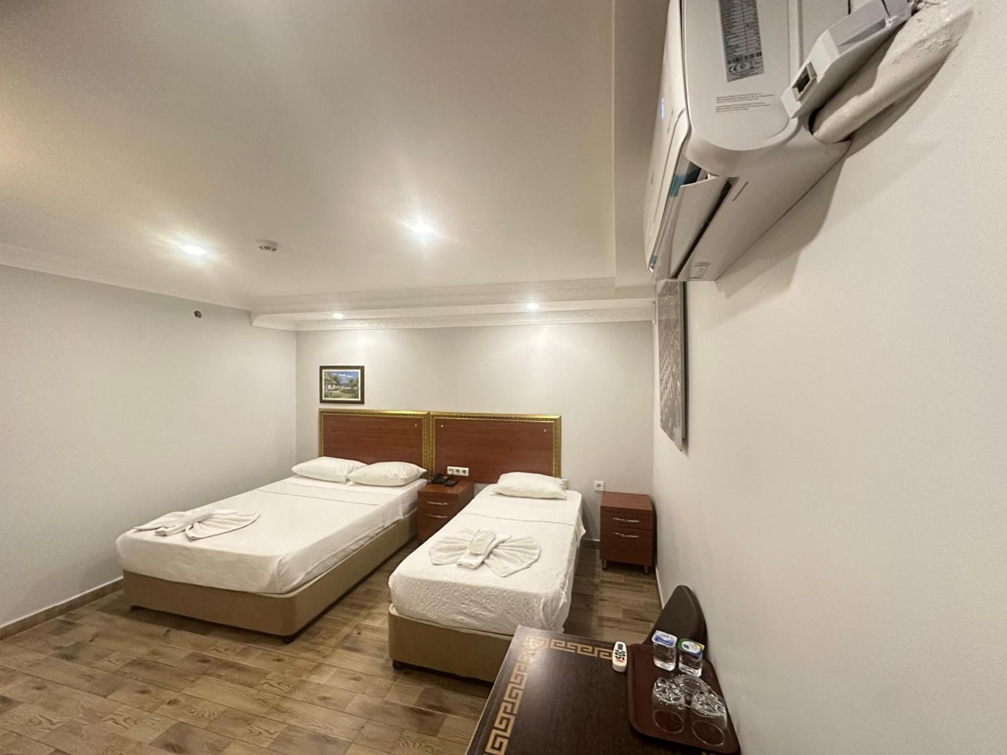 Hotel Real Life