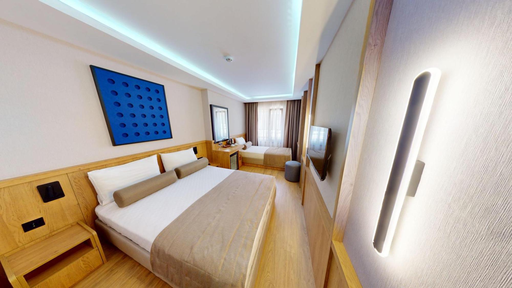 Hotel River 2*