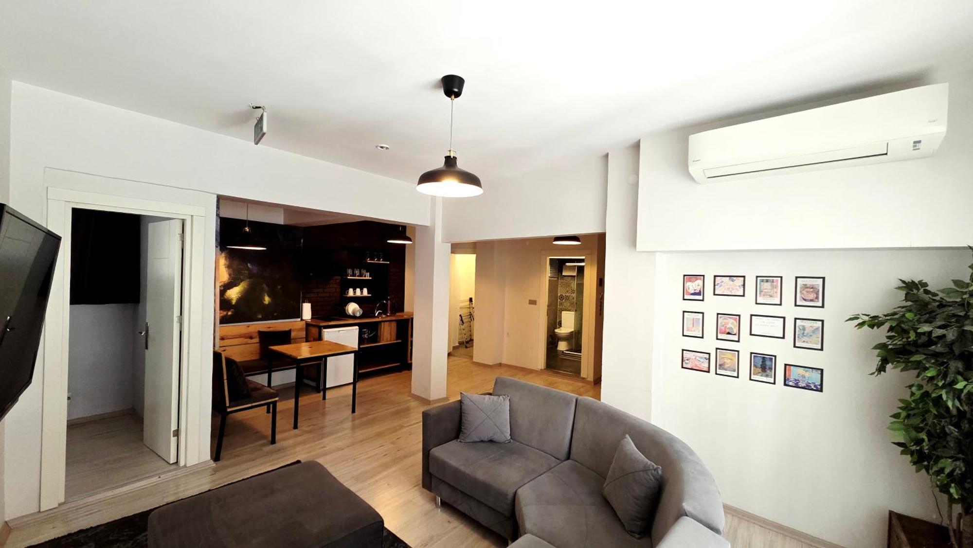 Social House *
