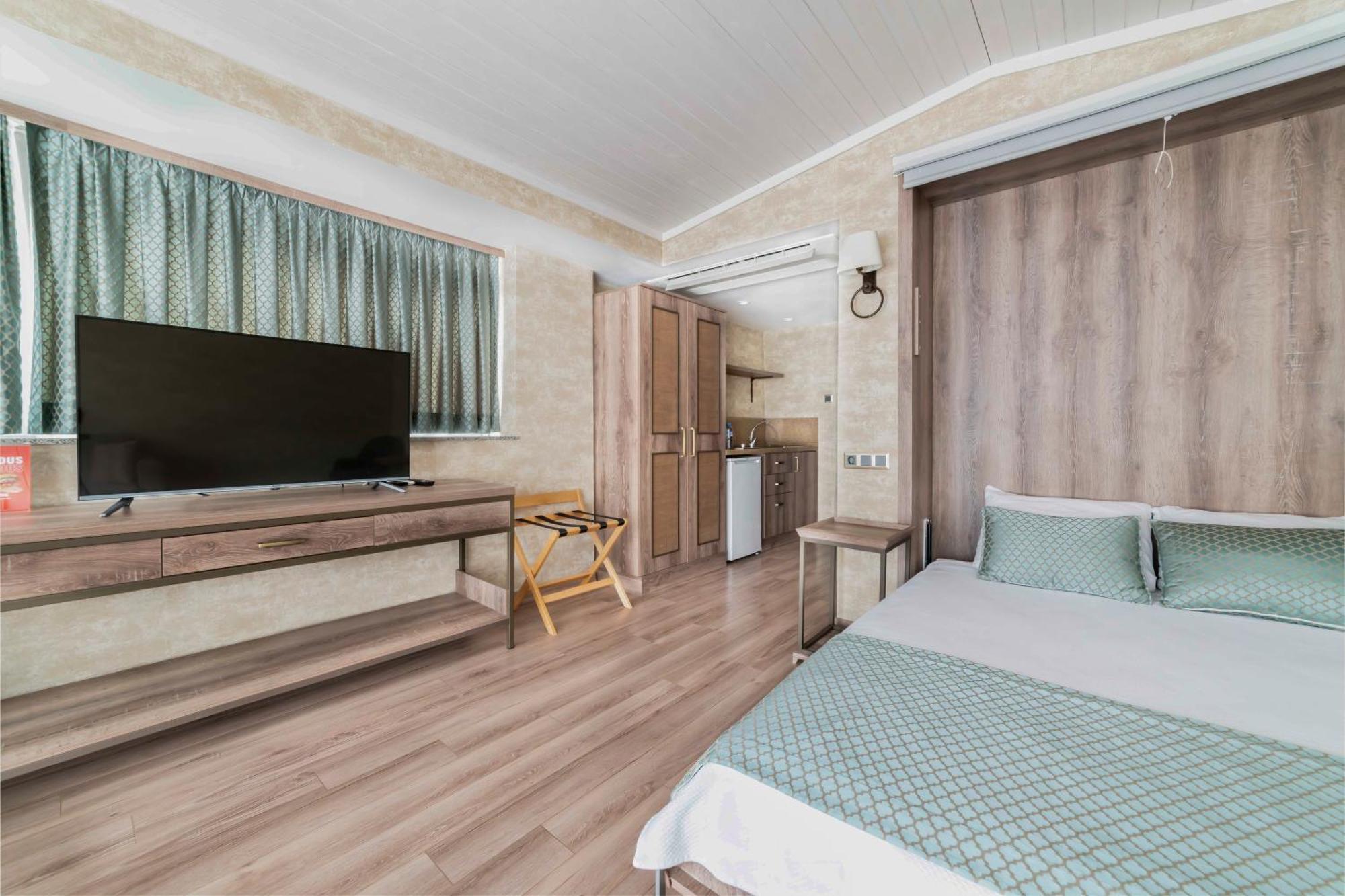 Hotel Castle Franco Istanbul