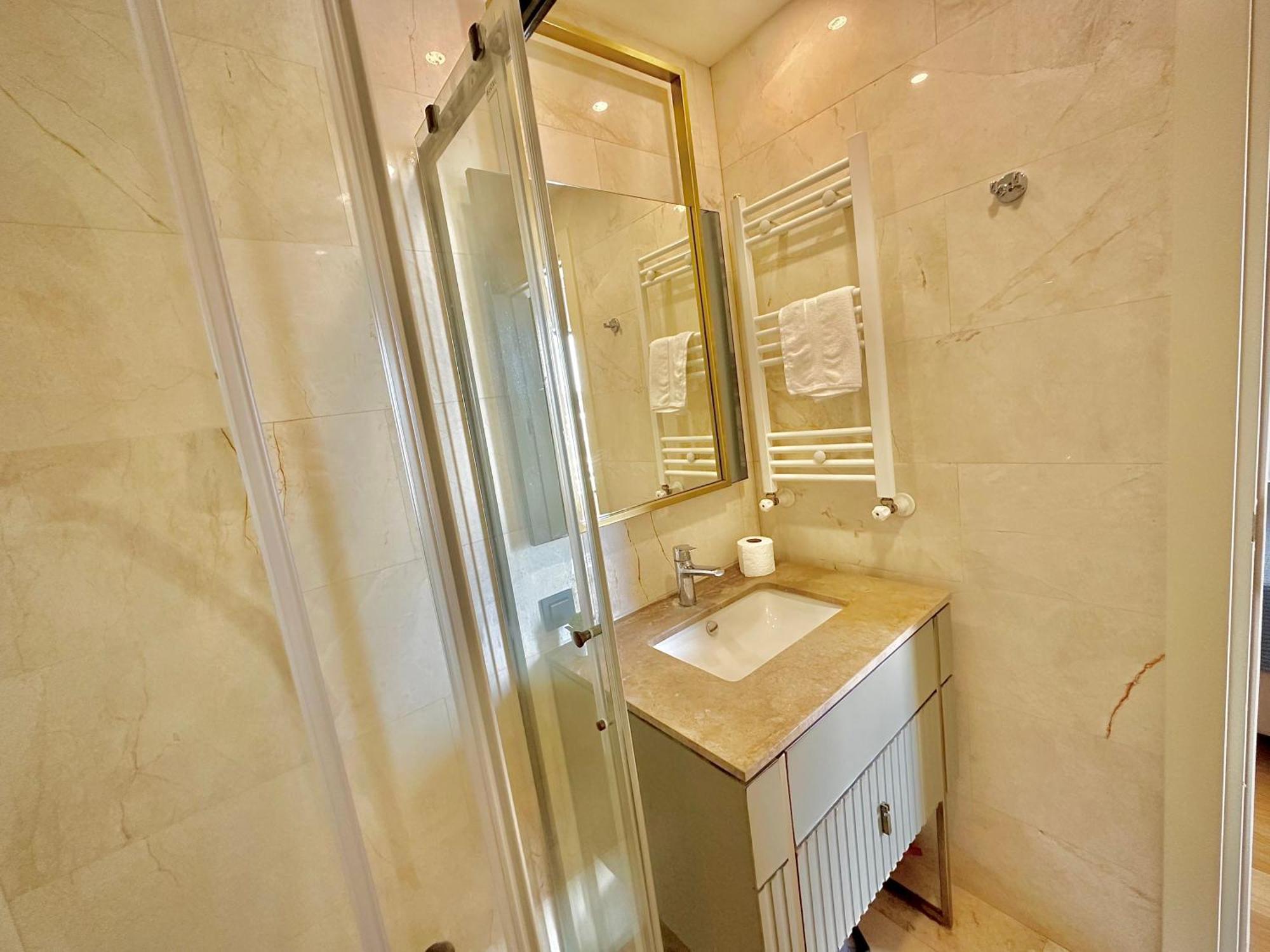 G Tower At Divan Near To Mimar Sinan Metro Station *