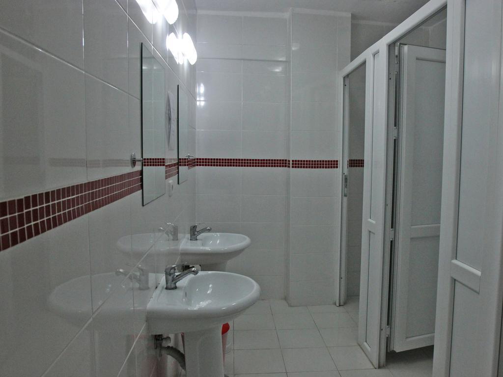 Hostel Rengarenk & *