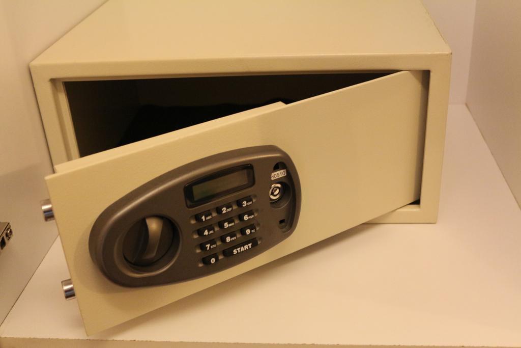 Retropera Otel 2*