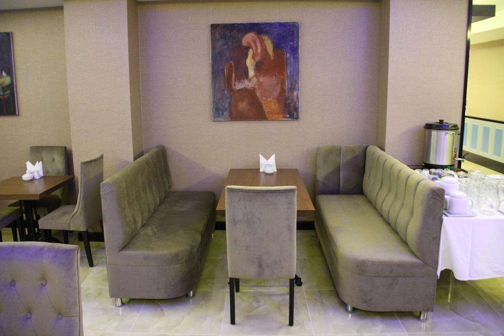 Airport Aparthotel 3*