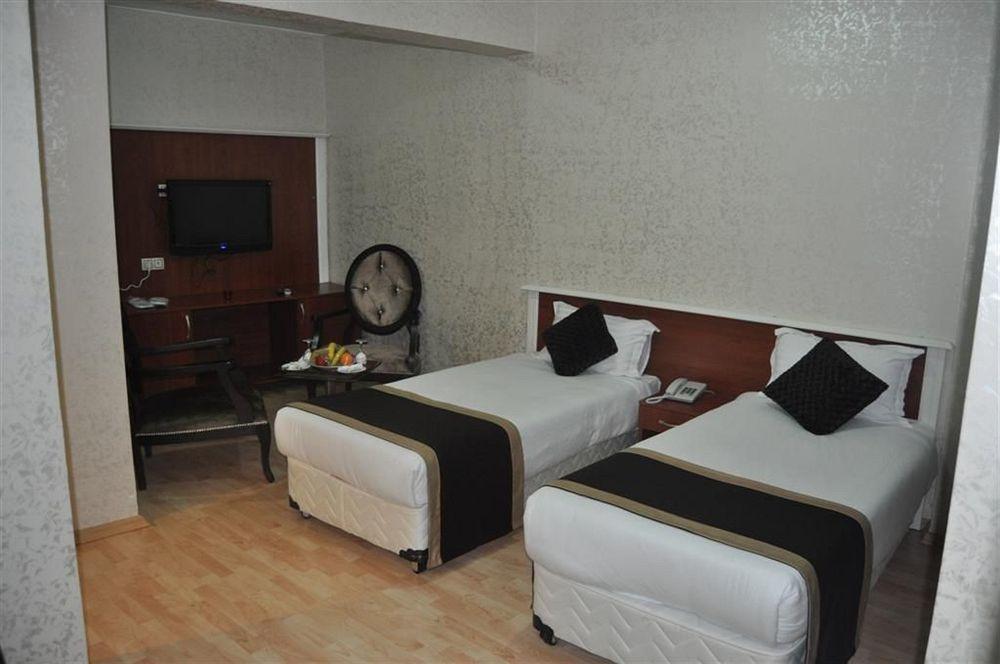 Elite Family Old Hotel