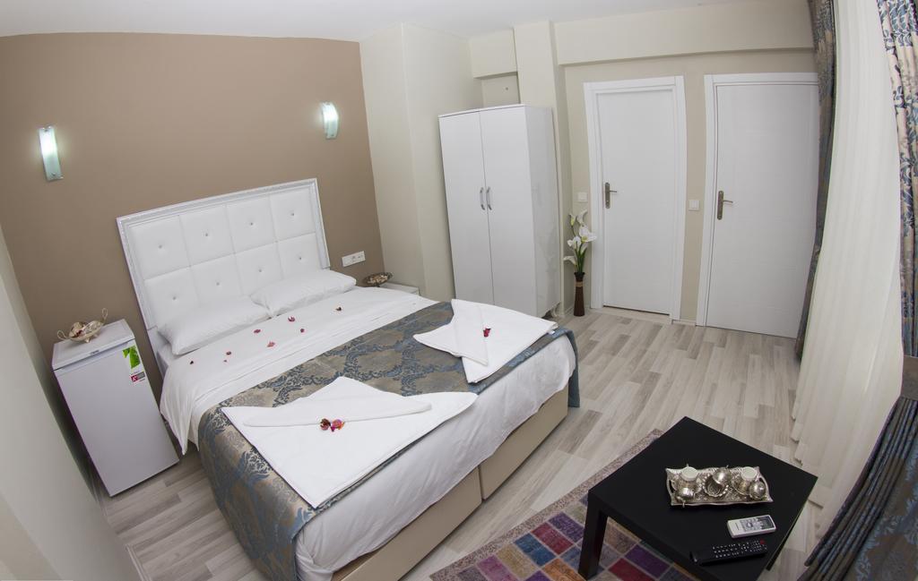 Nisan's Hotel