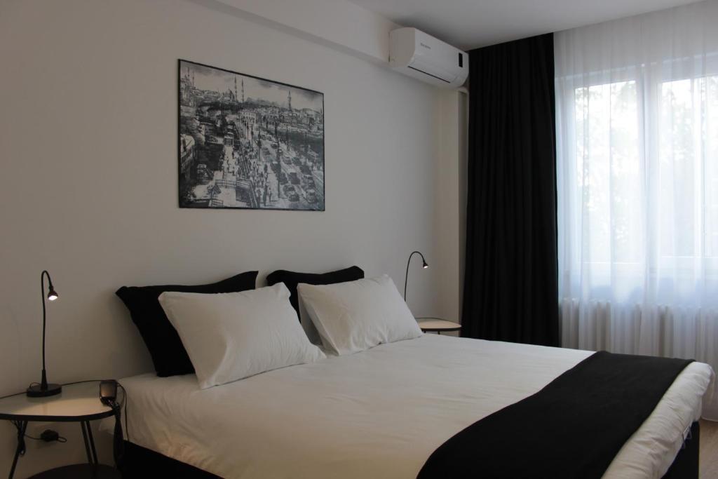 Hotel My - *