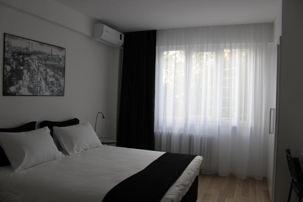 Hotel My -
