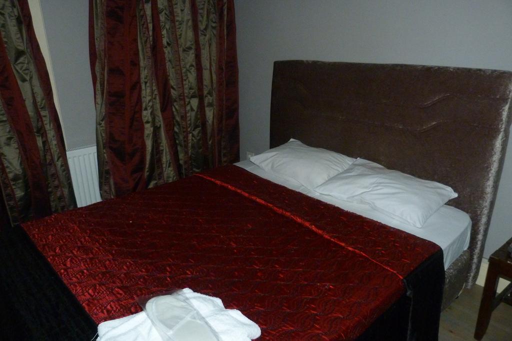 Eagles Budget Bed & Breakfast 3*