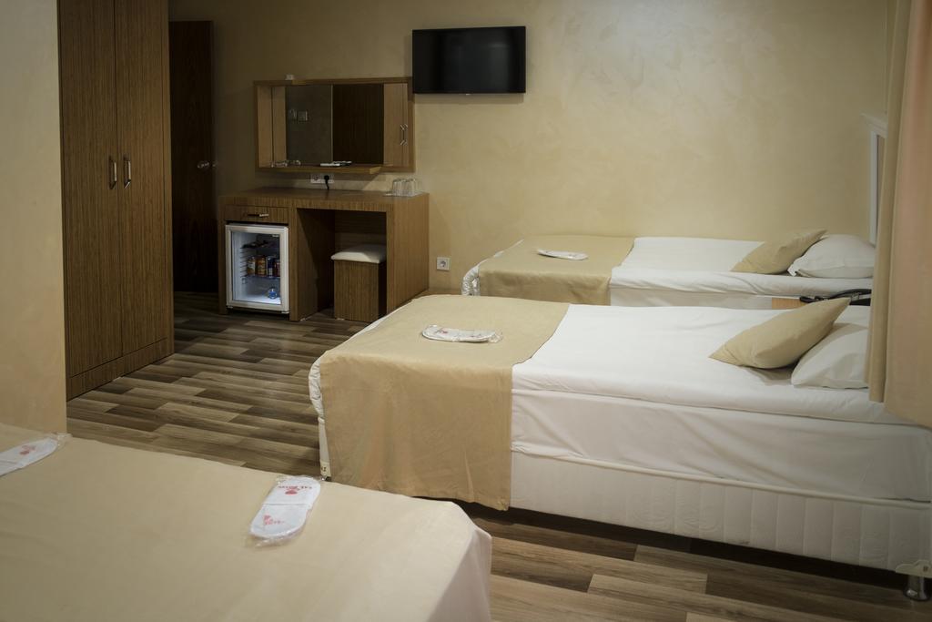 Lal Hotel