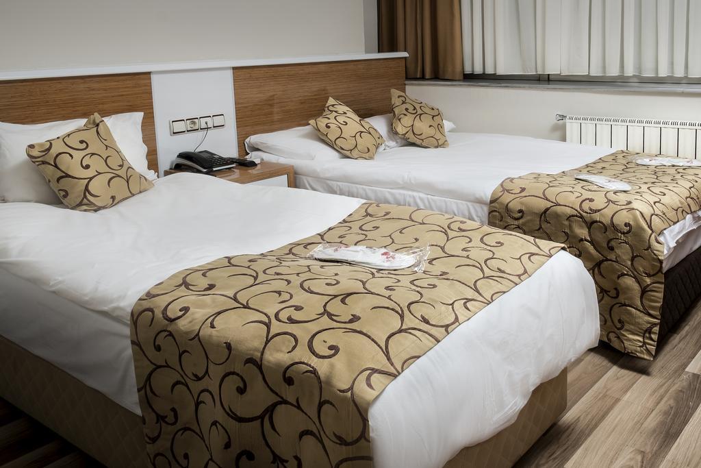 Lal Hotel