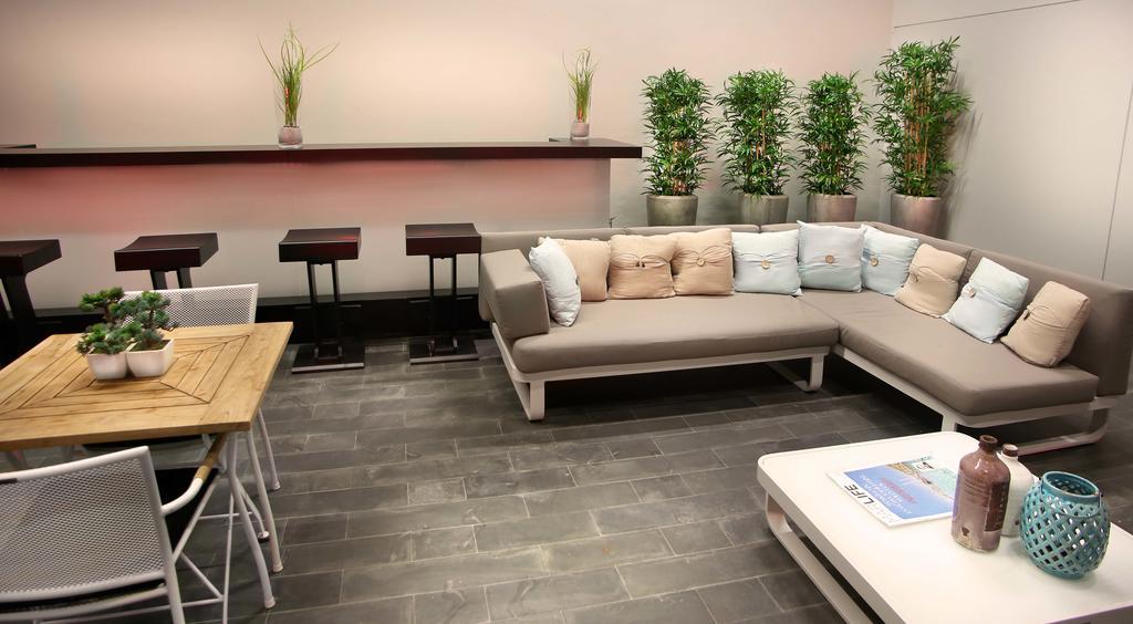 G Airport Apartment *