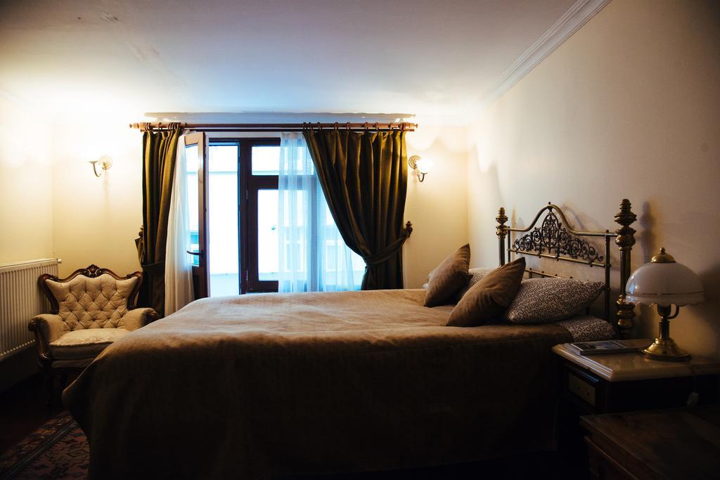 Apartment Akin House