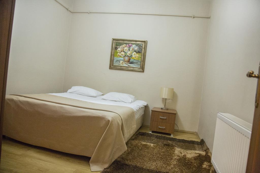 Airport Aparthotel 3*