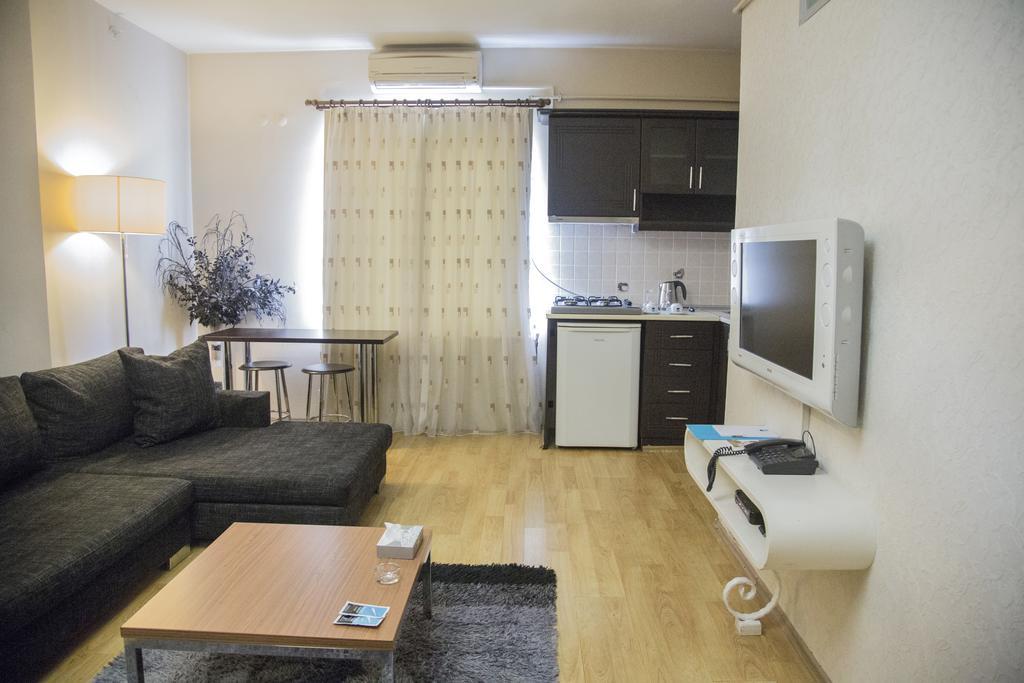 Airport Aparthotel 3*