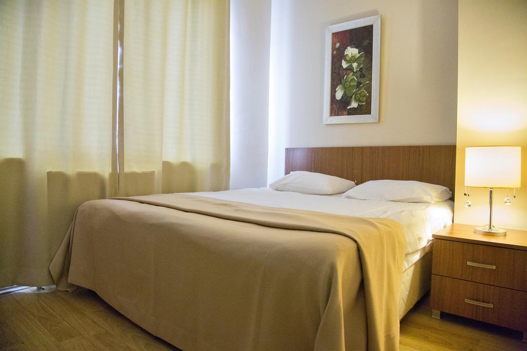 Airport Aparthotel 3*