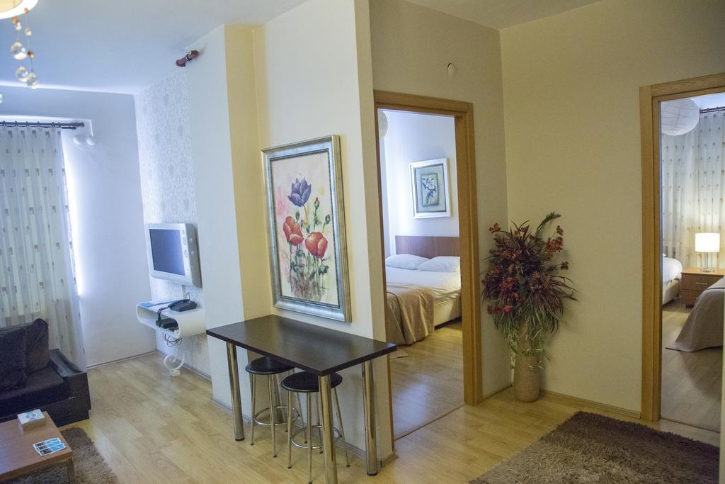 Aparthotel Airport 3*