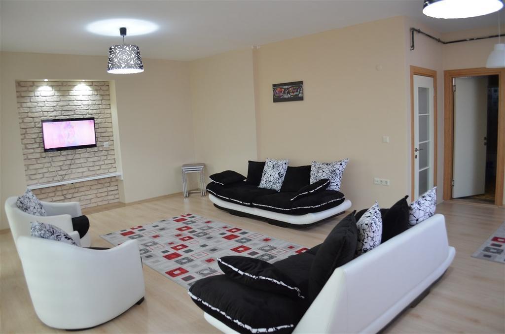 Hill Aparthotel *