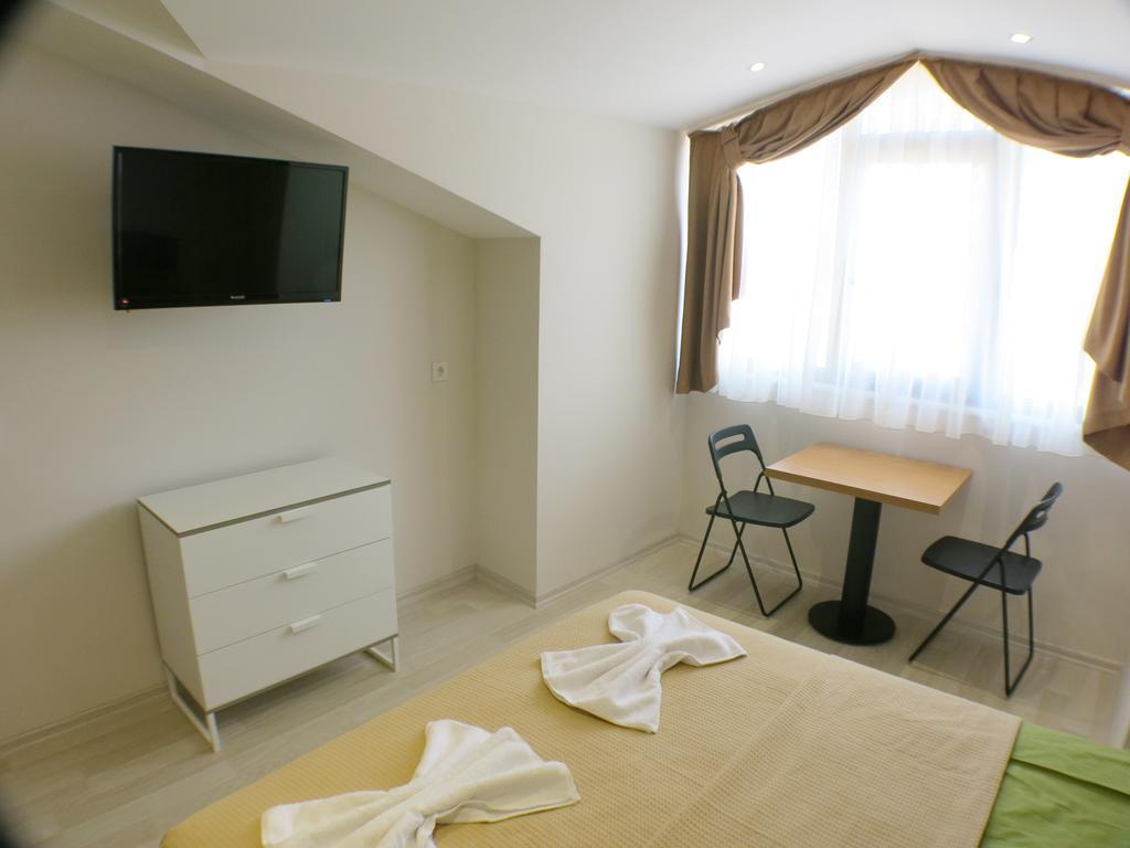 Holas Apartment *
