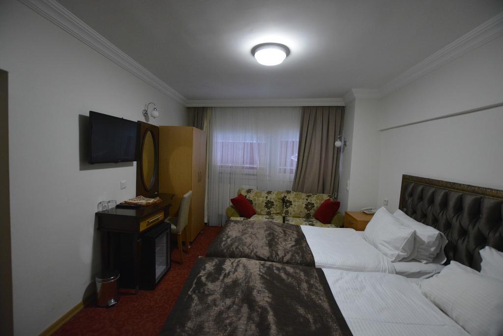 Palace Point Hotel 2*
