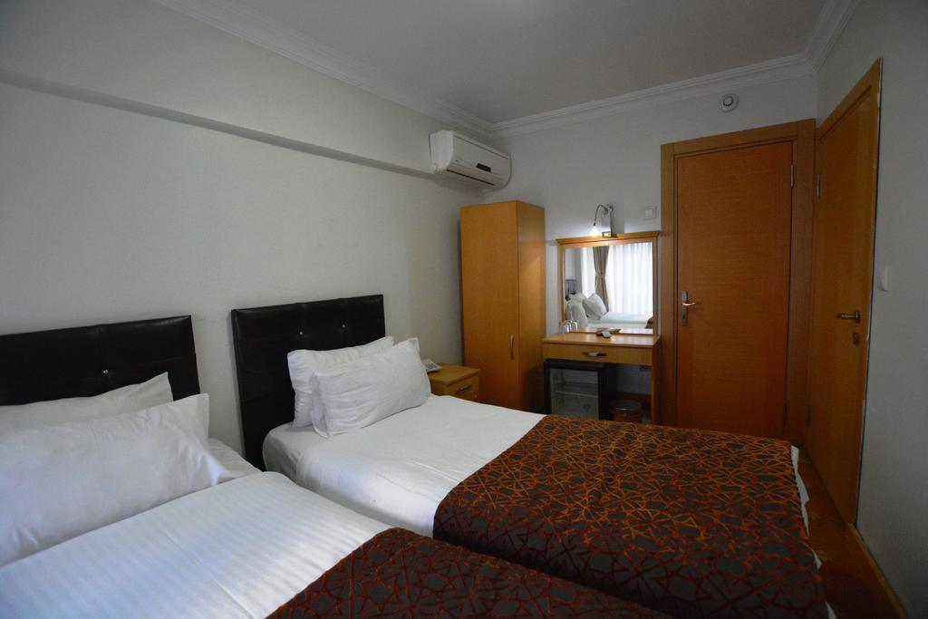 Palace Point 2*