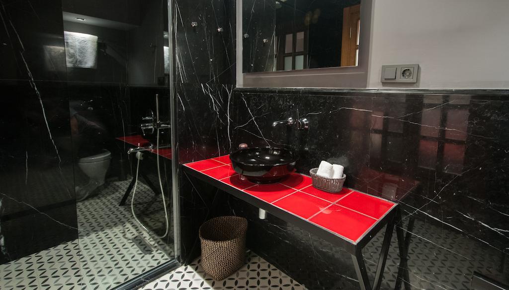 La Casa Pera Suites 3*