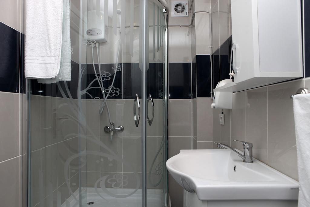 Serra Suites *
