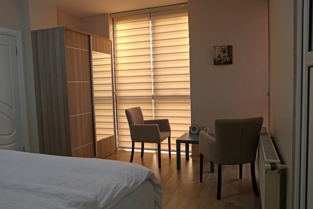 Serra Suites *
