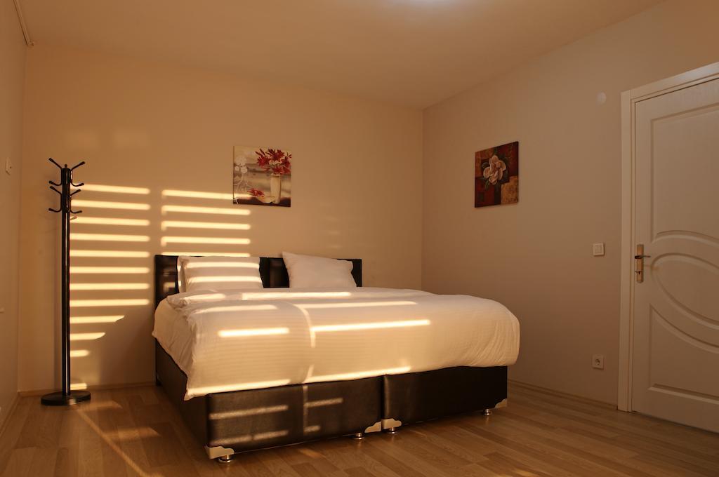 Serra Suites *