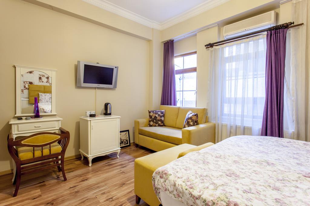 Hotel Dora