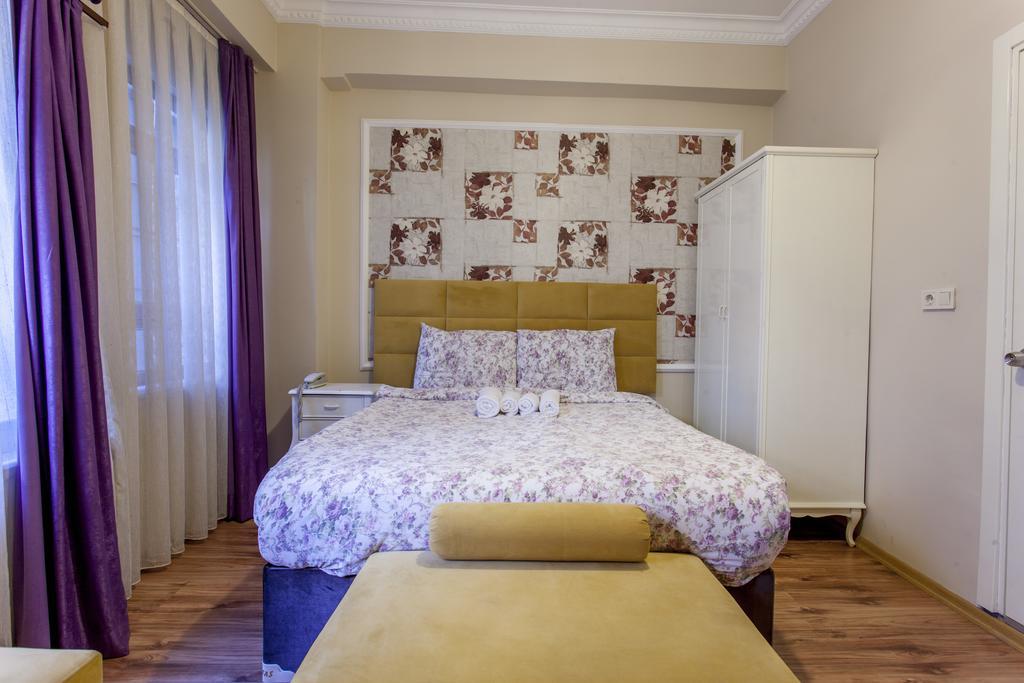 Hotel Dora