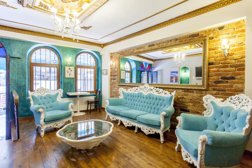 Hotel Dora