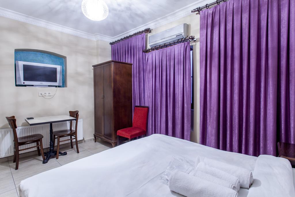 Hotel Dora