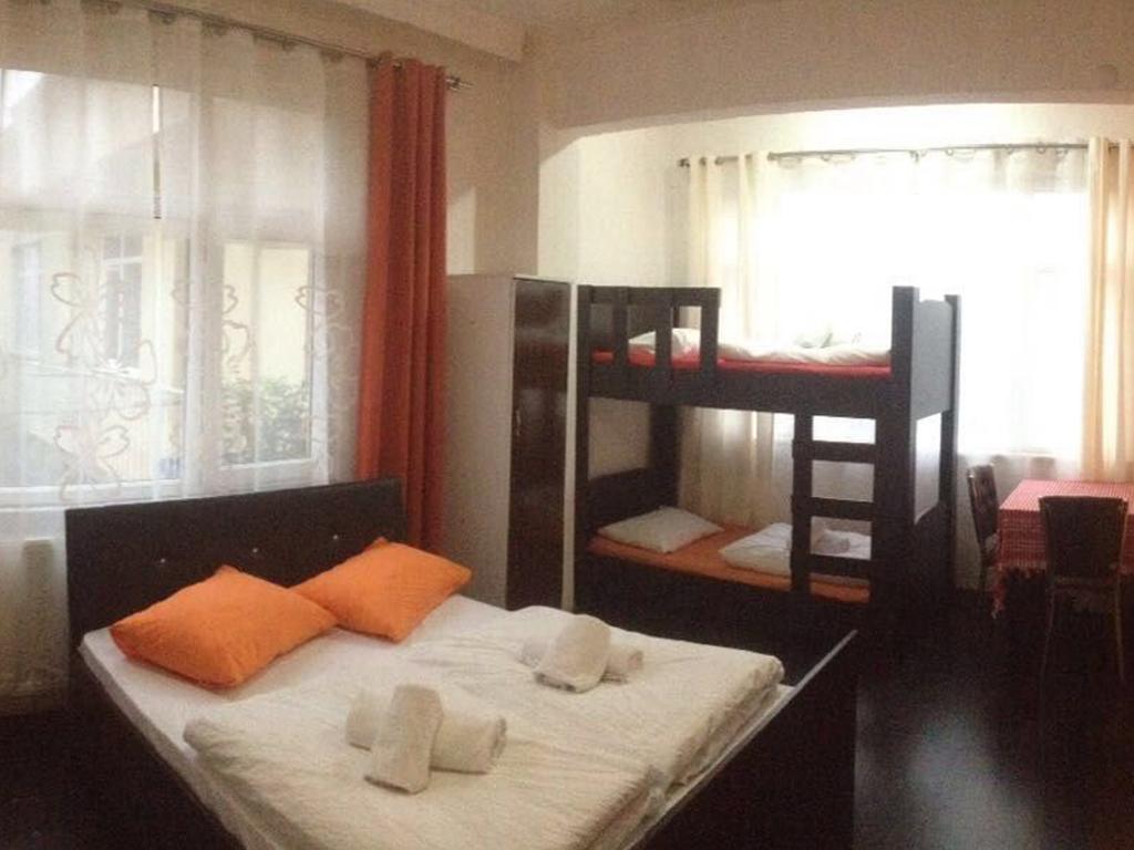 Hostel Rengarenk &