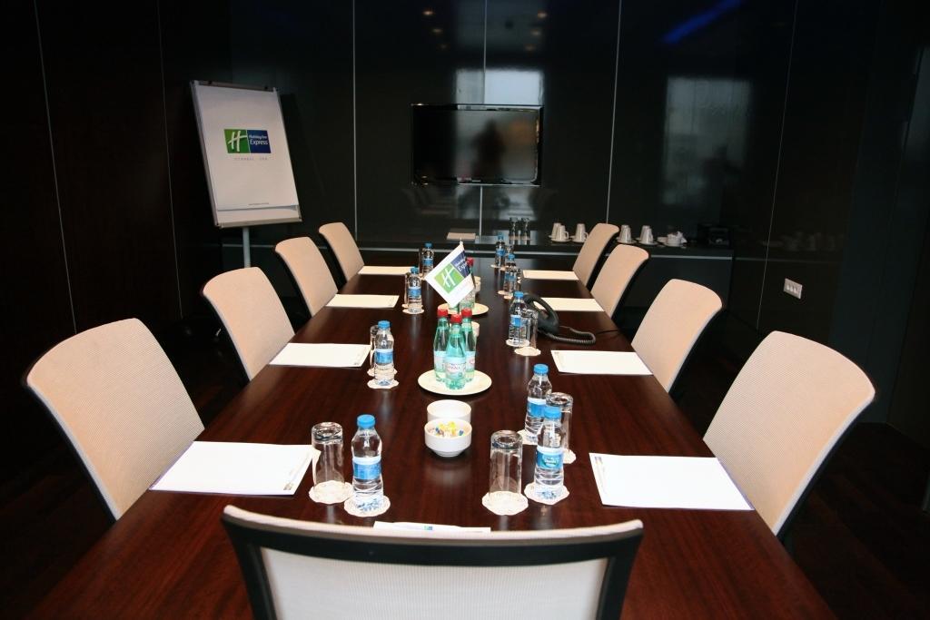 Hotel Express Istanbul-ora 3*