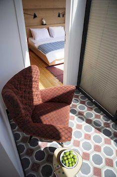 Hotel 4 Floors