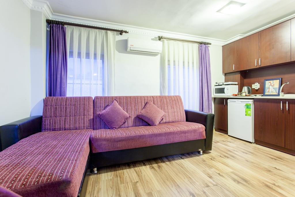Hotel Dora