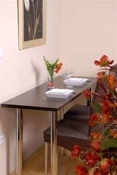 Aparthotel Airport 3*