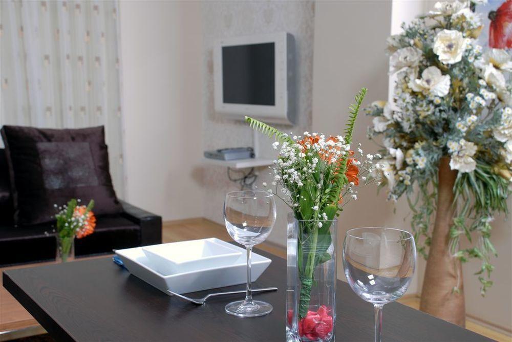Aparthotel Airport 3*