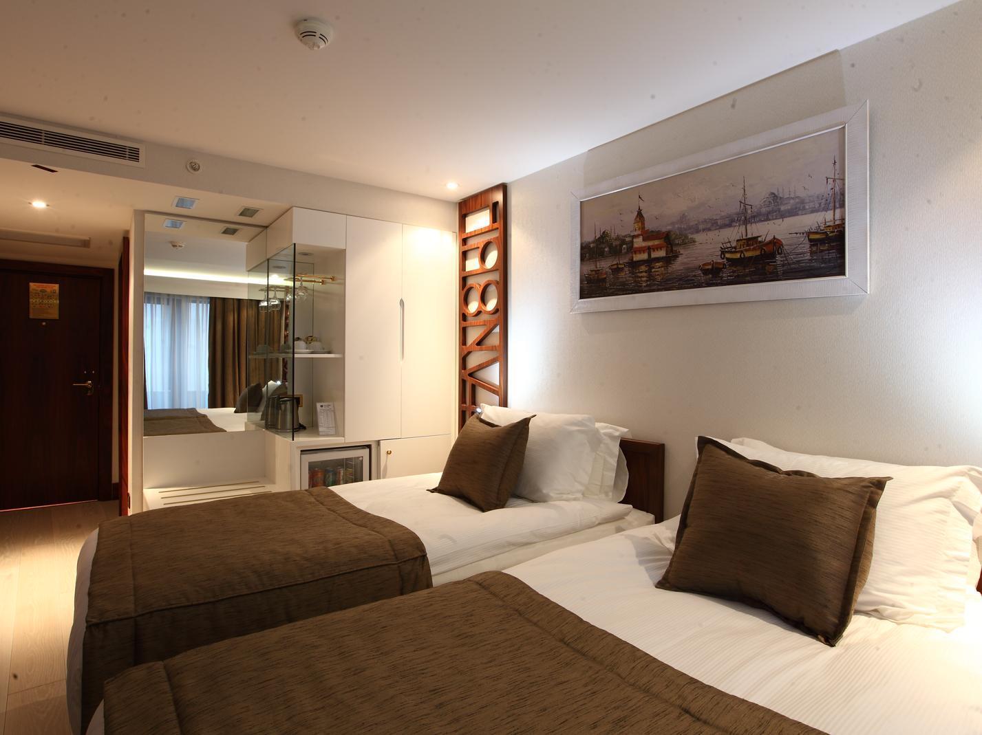 Hotel Victory & 4*