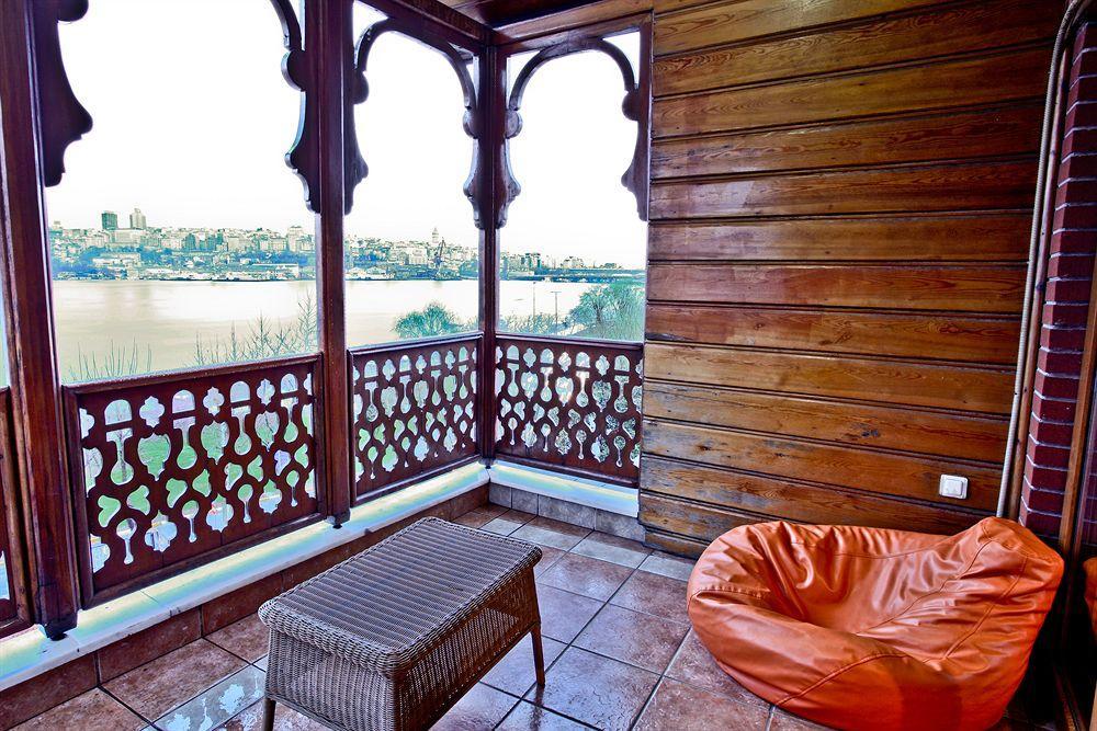 Aparthotel Balat Suites 3*