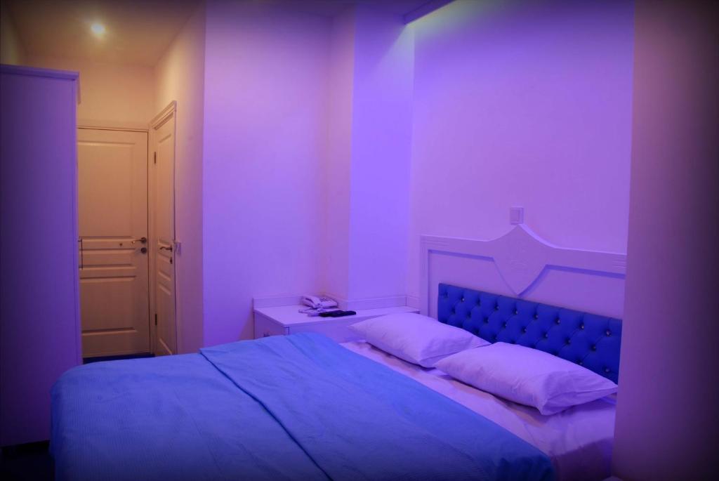 Lancelot Hotel