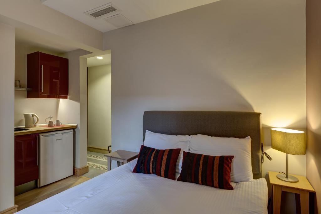Aparthotel No11 & 4*