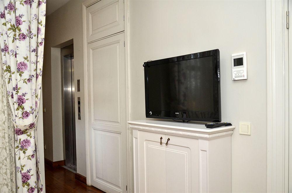 Omer Hayyam Suites Aparthotel