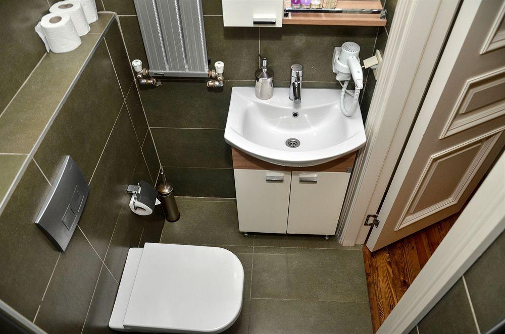 Omer Hayyam Suites Aparthotel 3*